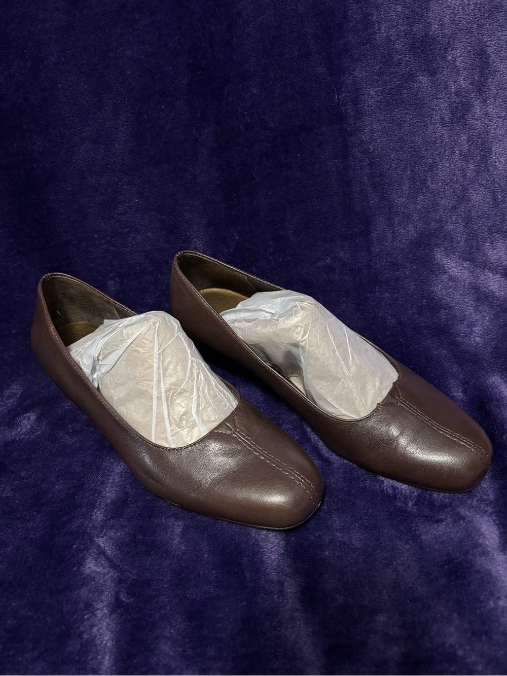 Trotters Women's Brown Low Heel Slip-On Pumps